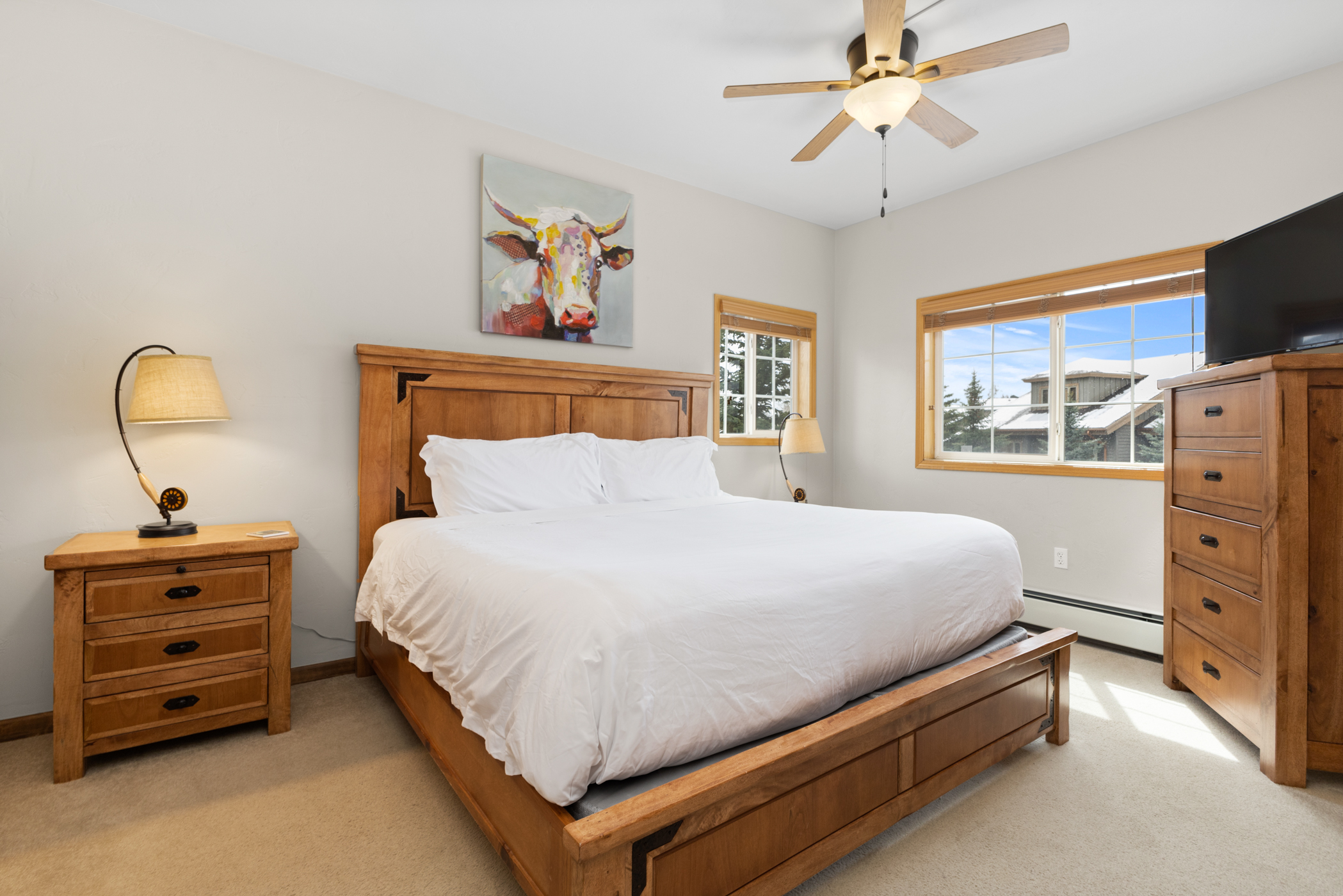 Ensuite Bedroom 1 | Kingsize Bed |  Ceiling Fan