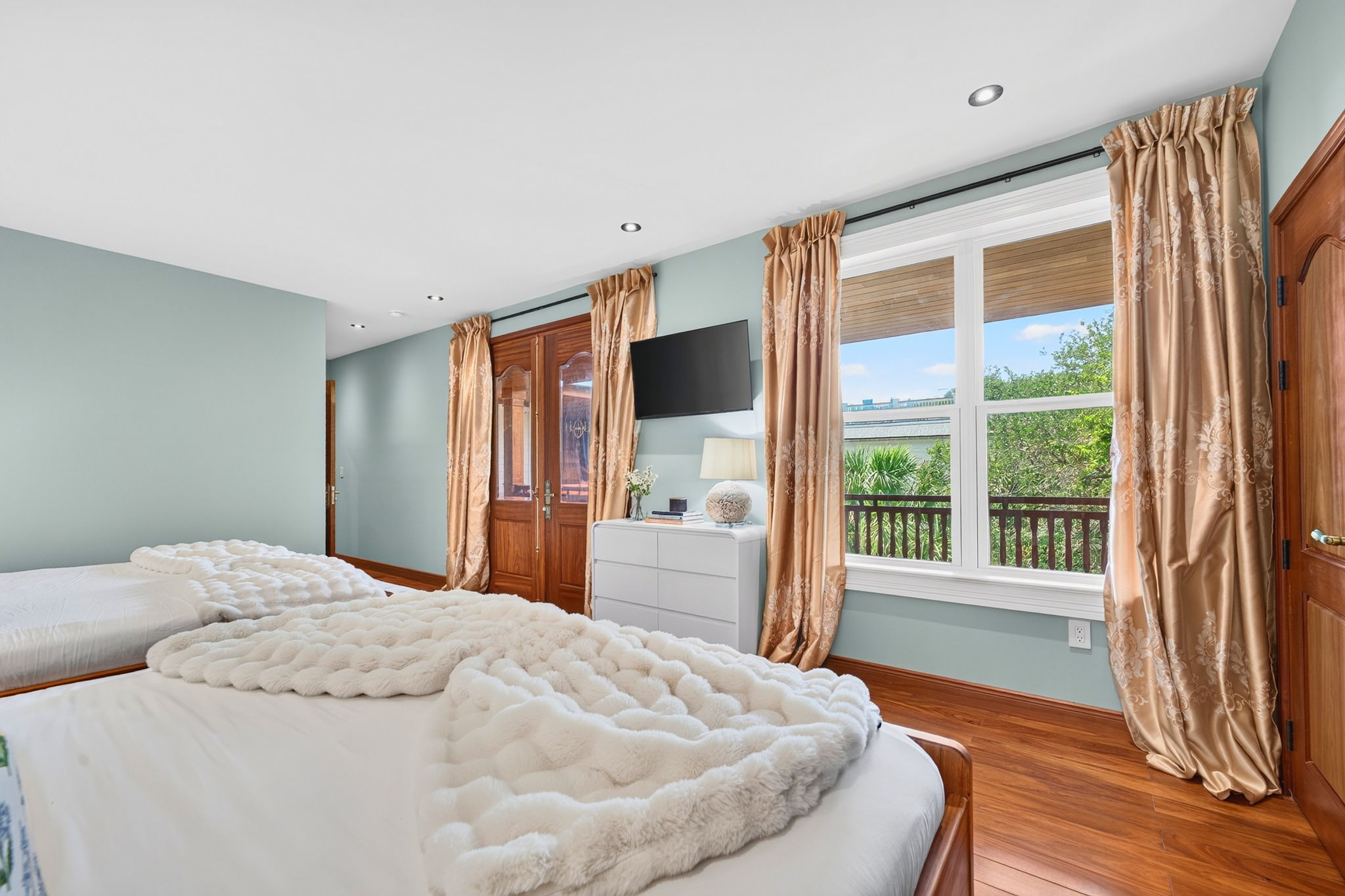 3rd Floor Bedroom 7, 2 King Bed Suite | Rosewood Retreat | 2605 Palm Blvd, Isle of Palms, SC | IOP Escapes