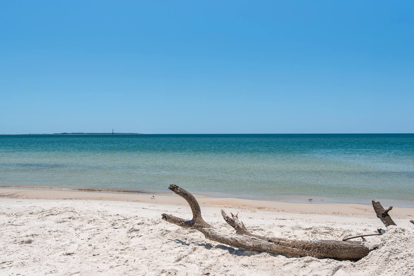 Endless turquoise horizons and sugar-white sands await your escape