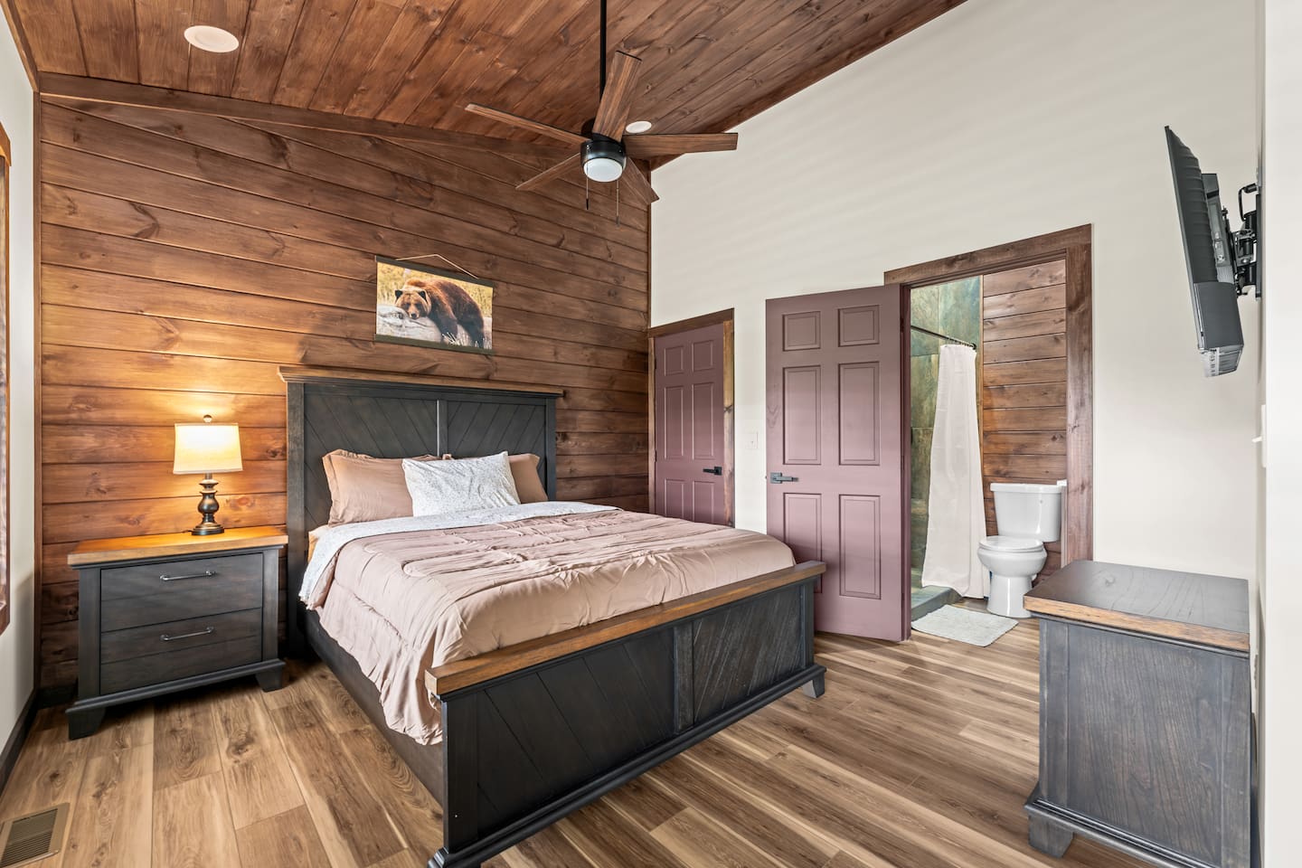 queen bedroom