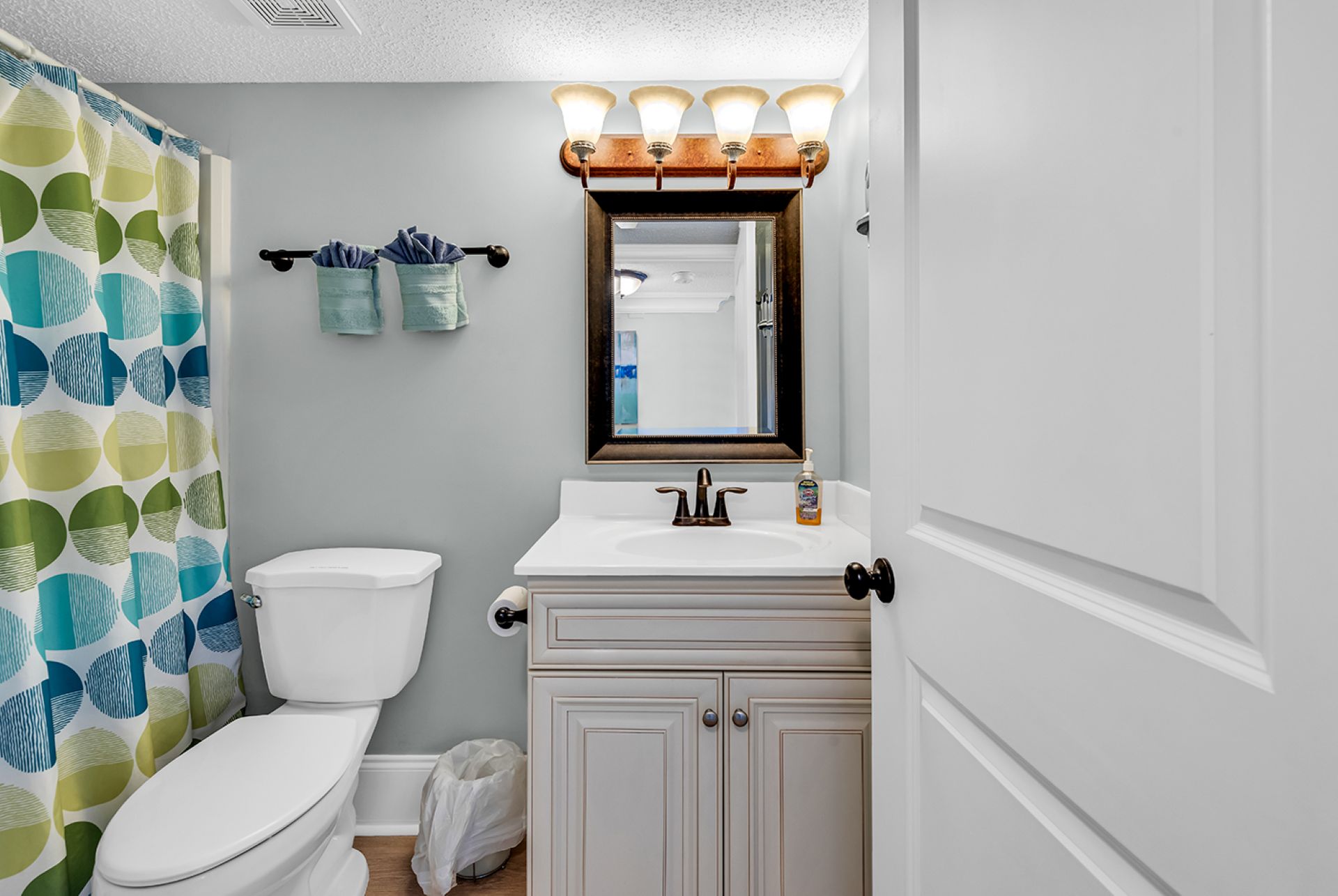 Full Bathroom between Bedrooms 2 and 3