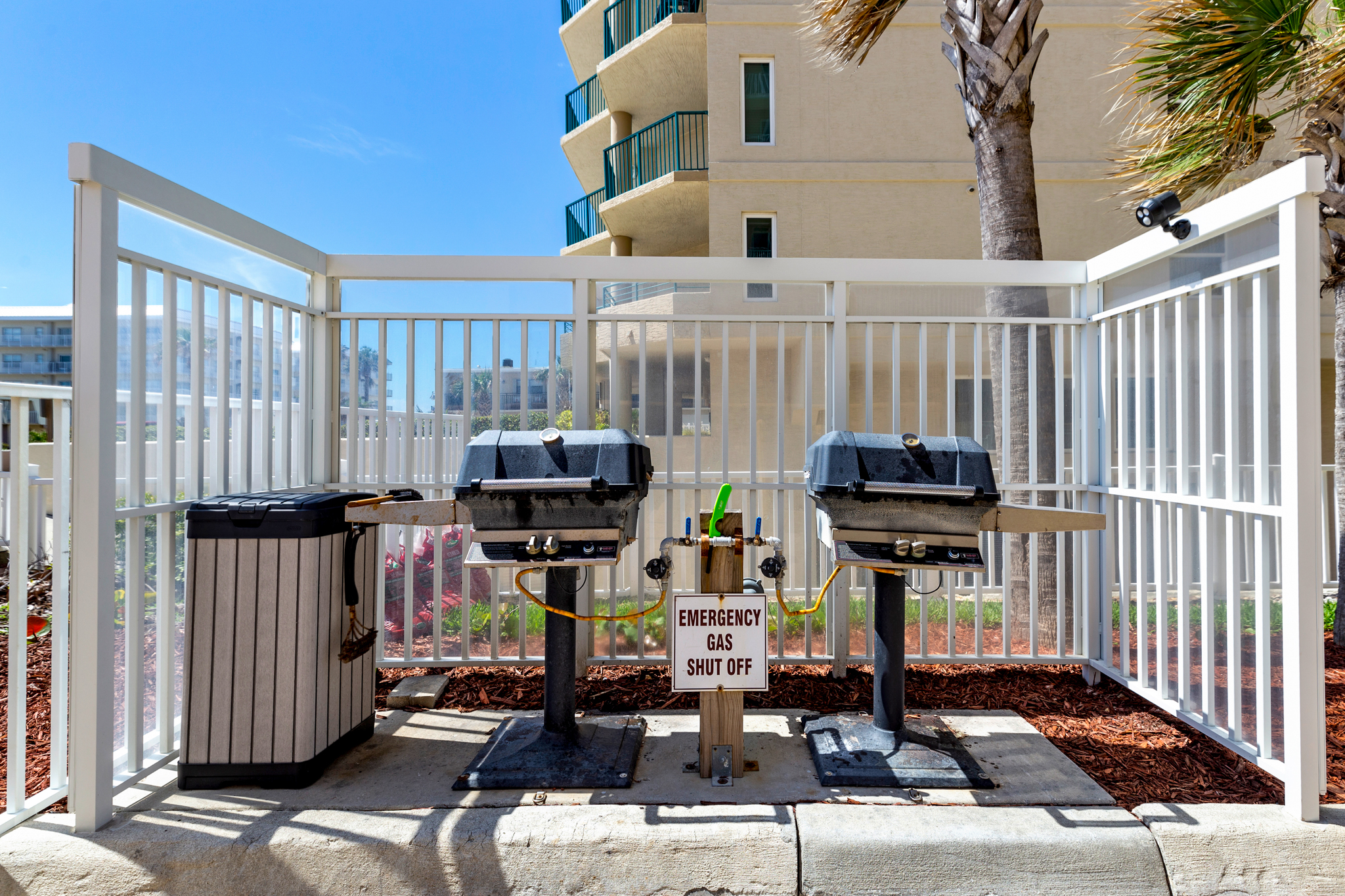 Grills & Picnic Tables