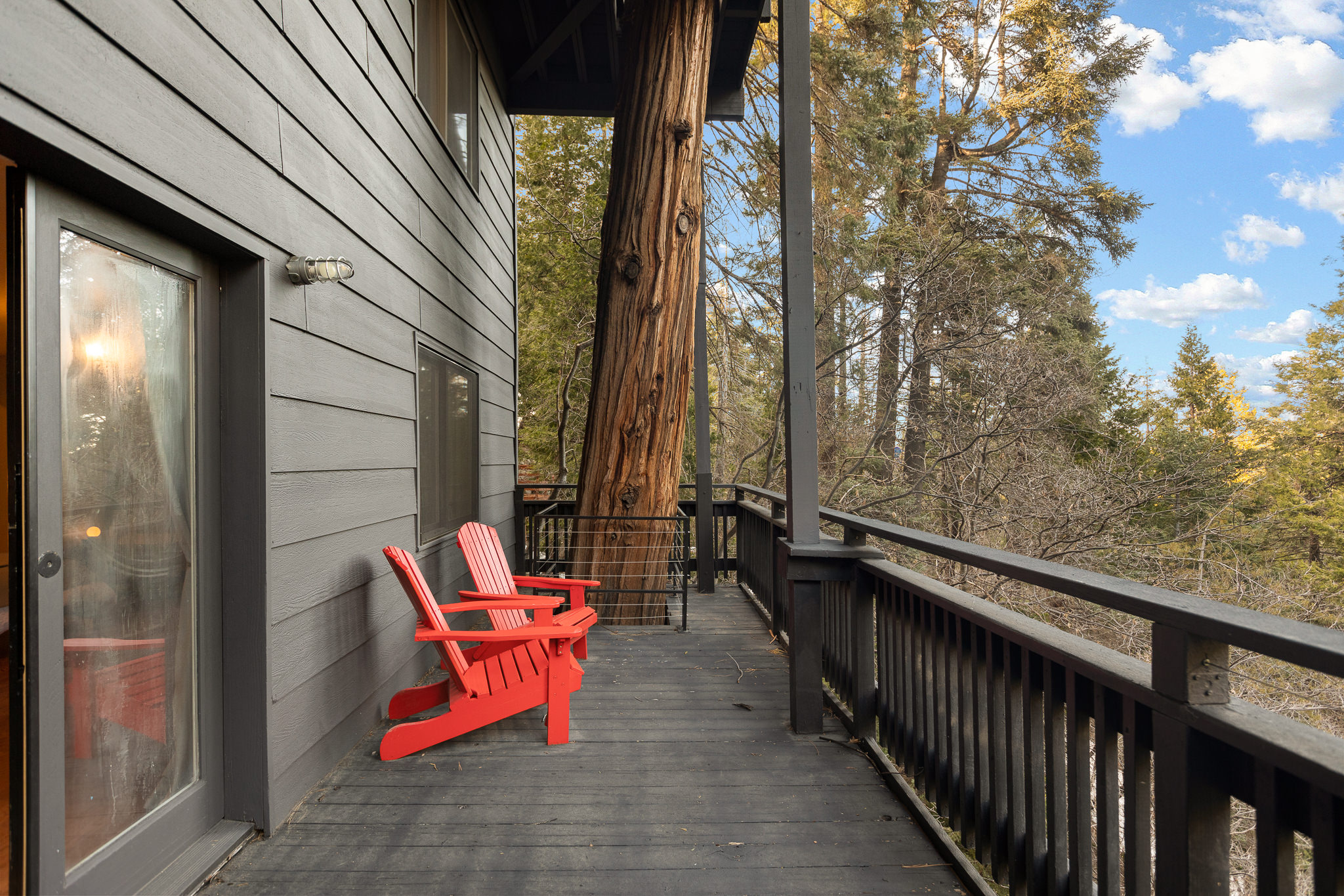 The private deck connected to the Master Bedroom will give you every opportunity to enjoy the sunrises and sunsets while nestled in the tree tops.