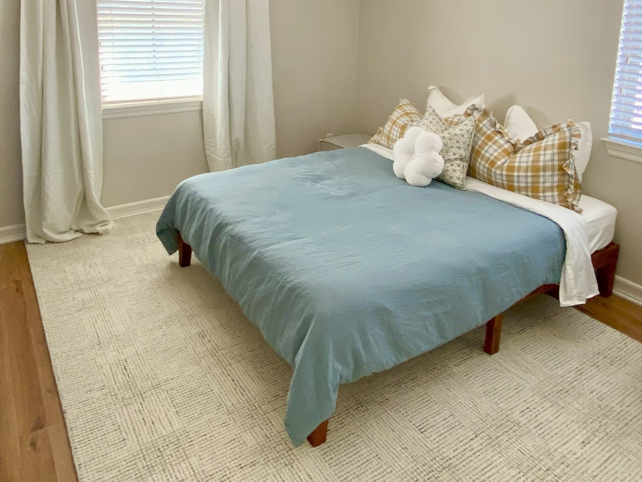 Queen | Decor & Finishes subject to change