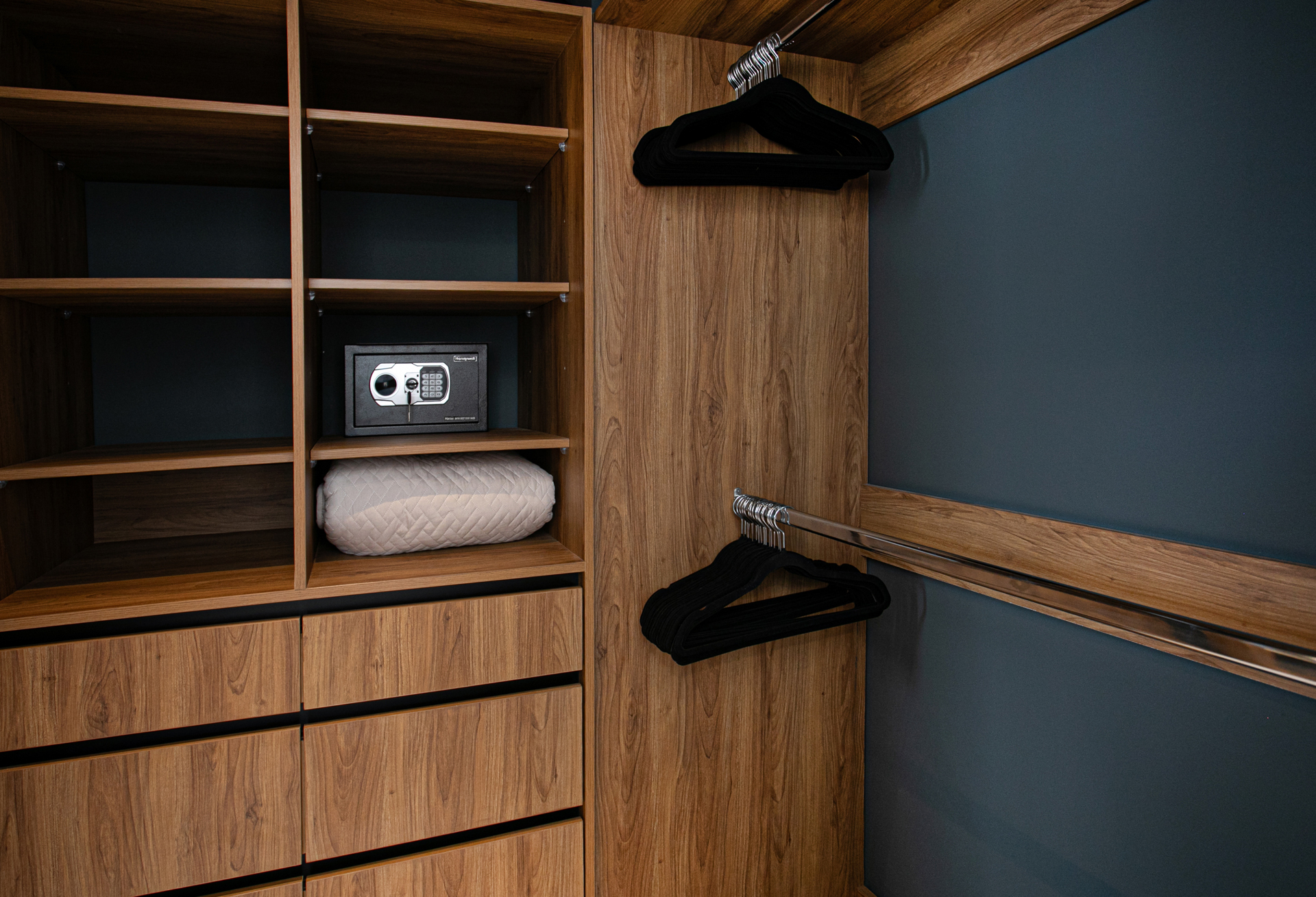 Safes for your valuables and plenty of shape to hang your clothes.