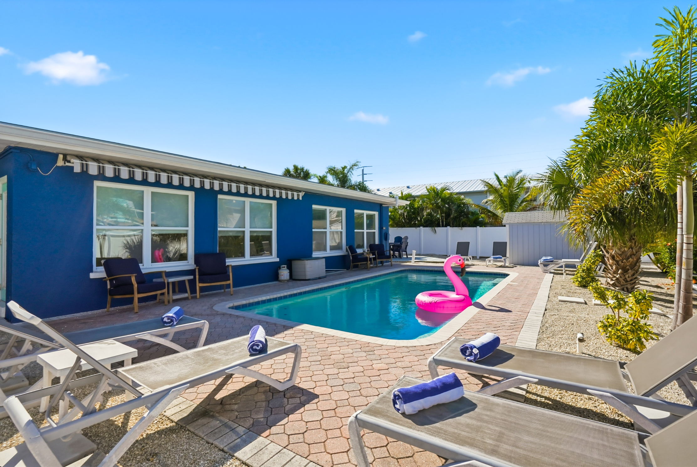 Island Break: Walk to beach, 2bd, sleeps 6, heated pool