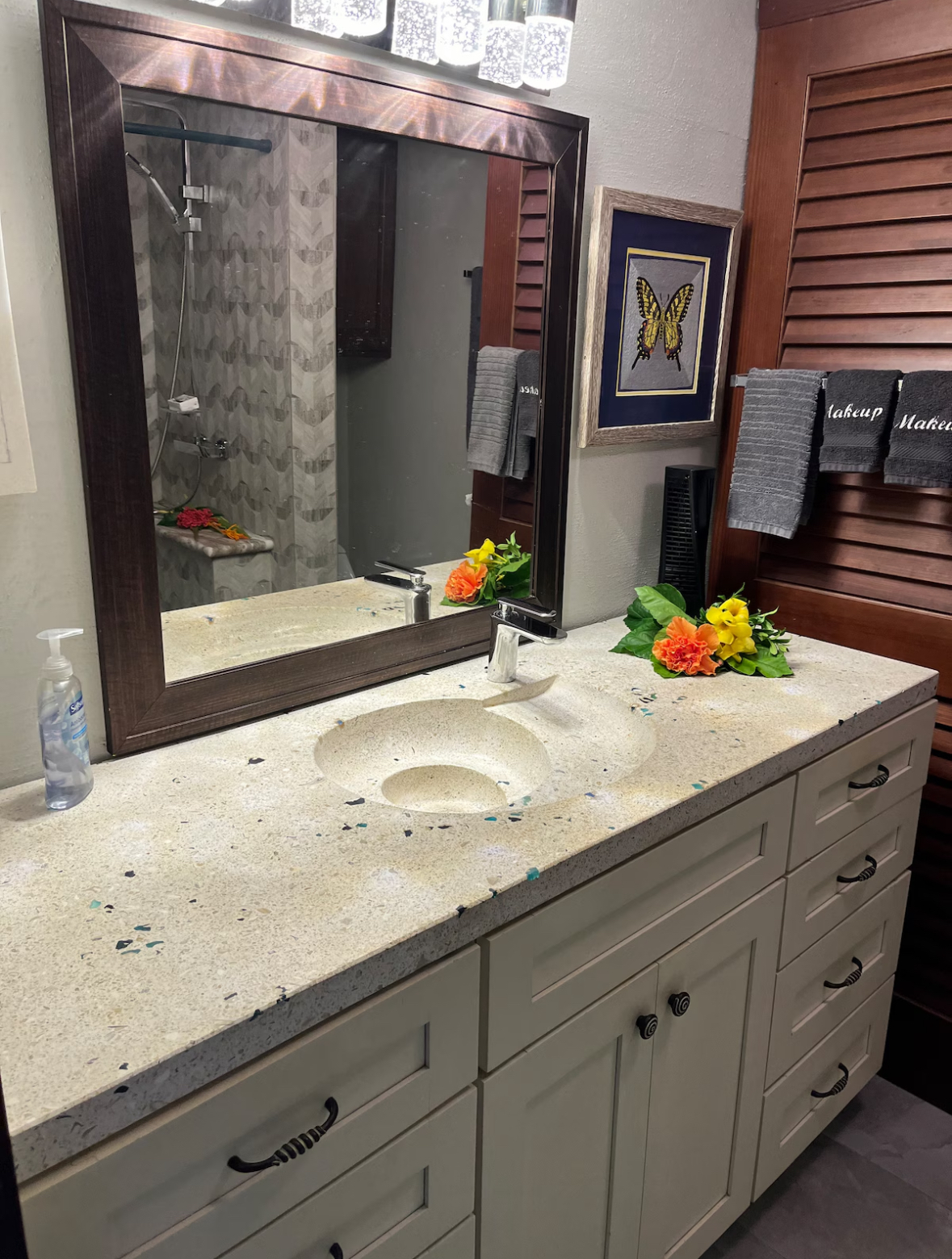 Full bath with Step in shoer