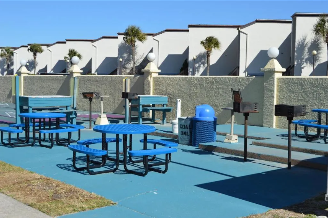 Picnic/Grill Area (East)