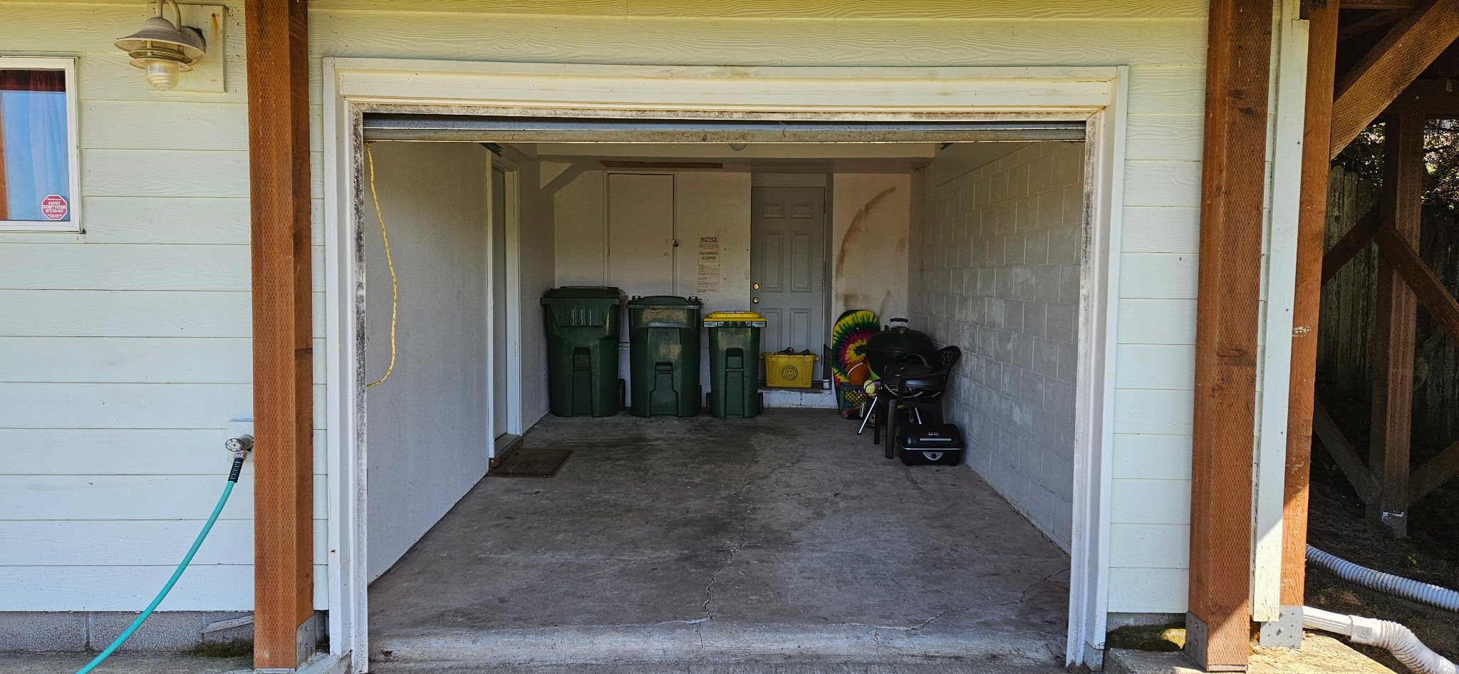 the small garage is ff the laundry room