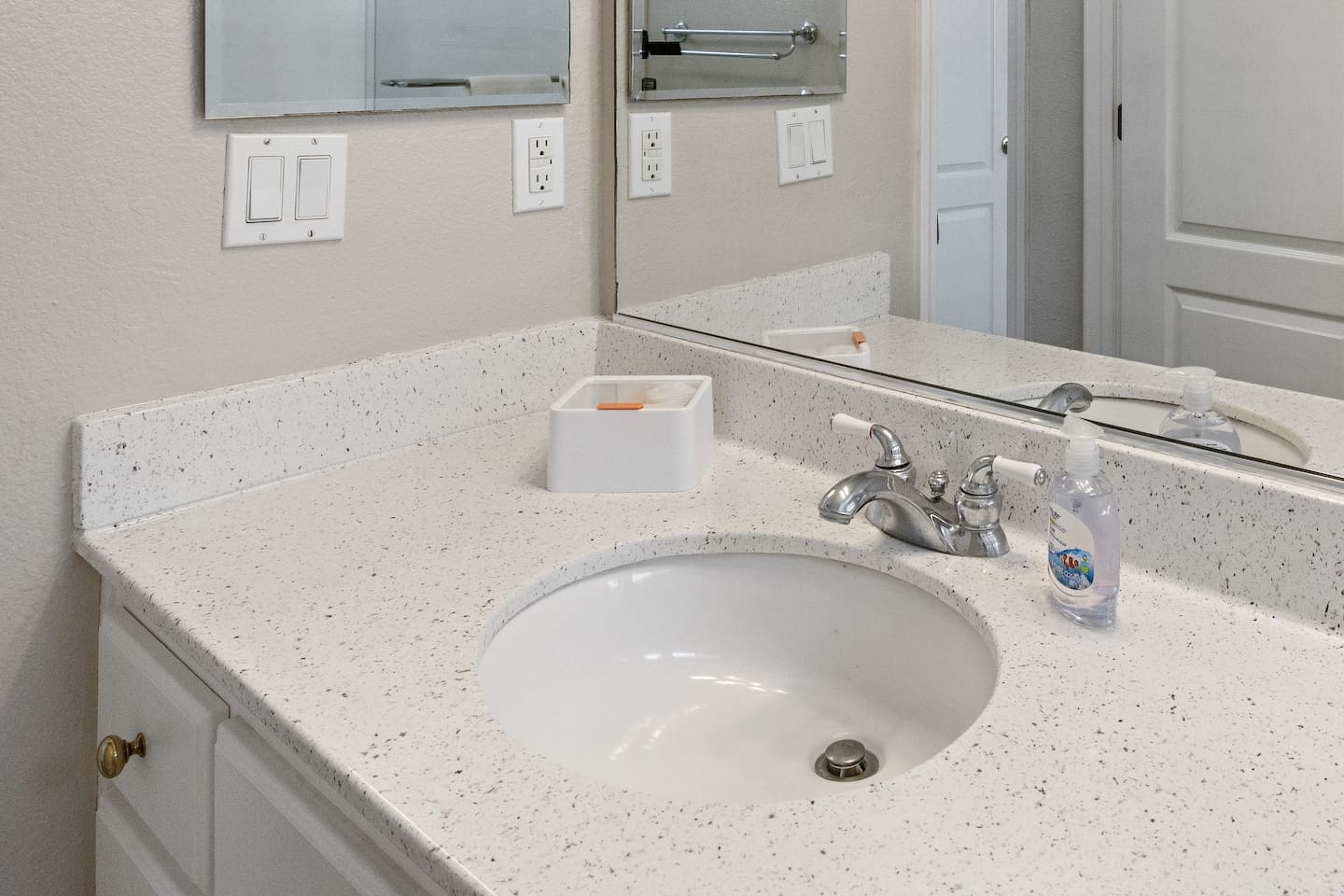Full bathroom 1