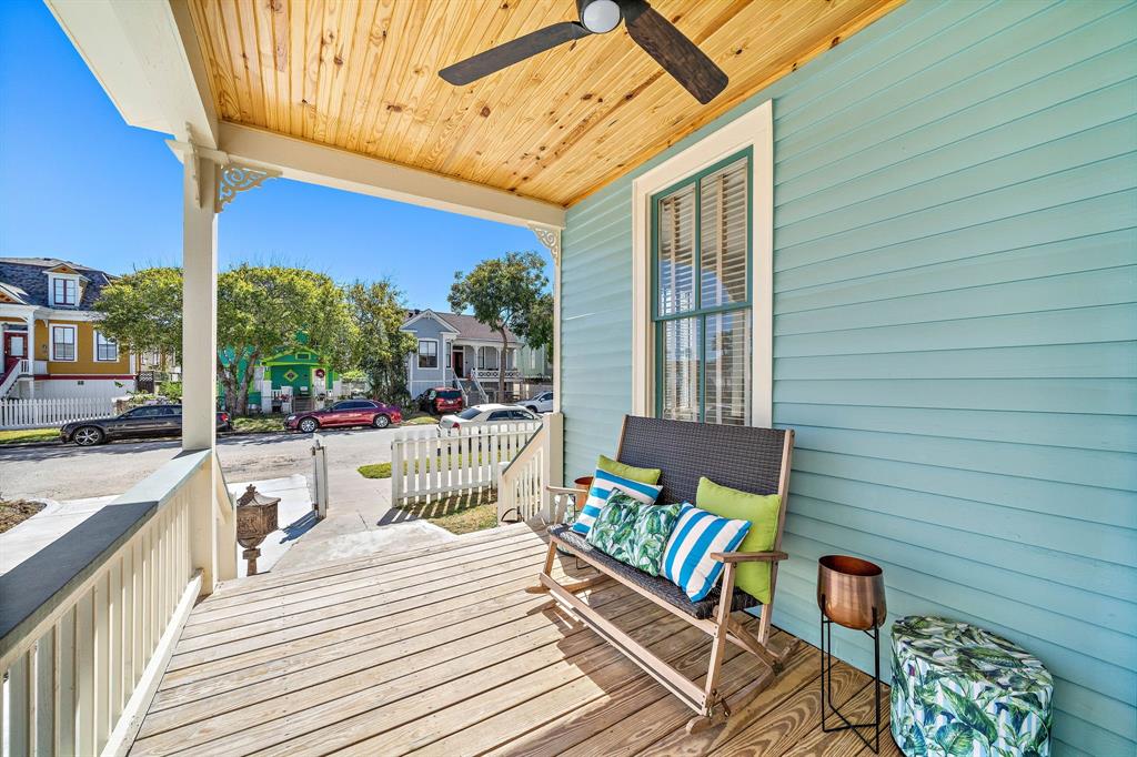 9d98acb07c704c6889ebb90b8cc87b31 | Beachhouse | Texas | TX | Vacation Homes | Galveston | Crystal Beach | Kokomo | Breezy Days | Beachfront Elegance | Sunrise Serenity | Southern Sands Property Management, LLC