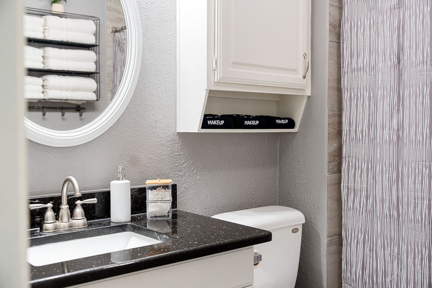 Enjoy this full bathroom with a shower and bathtub, fully equipped with fresh towels, makeup cloths, shower gel, and Terra Pure shampoo and conditioner for your relaxation