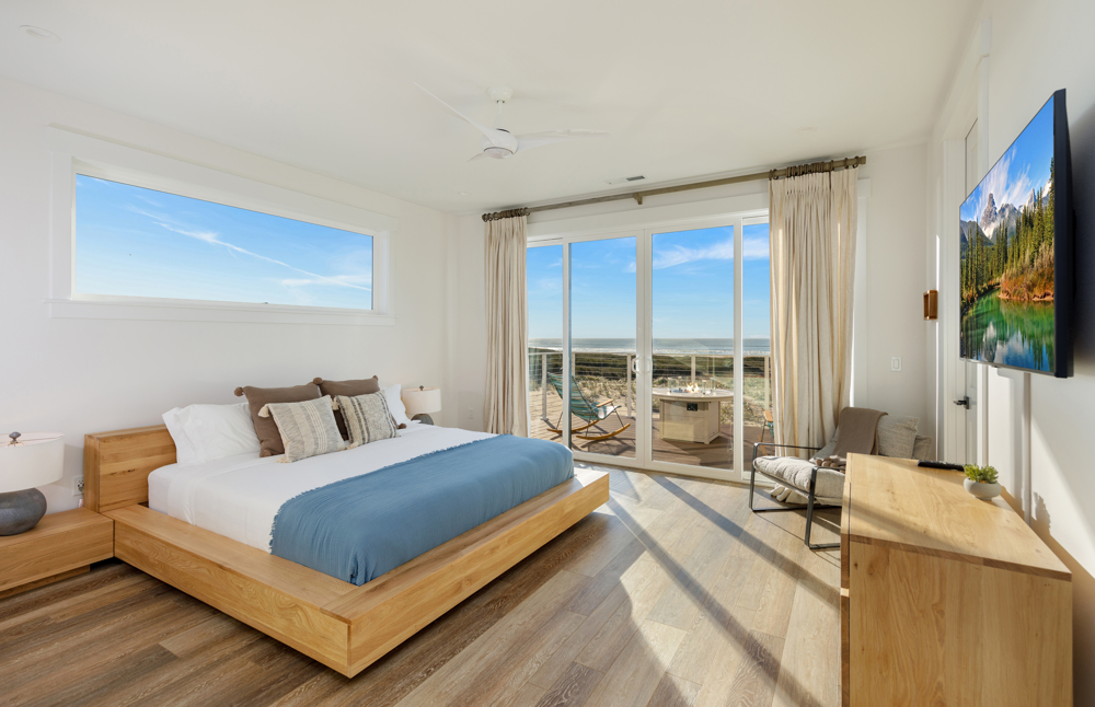 Upstairs Primary Bedroom with King Bed, Private Deck/Firepit/Master Bath