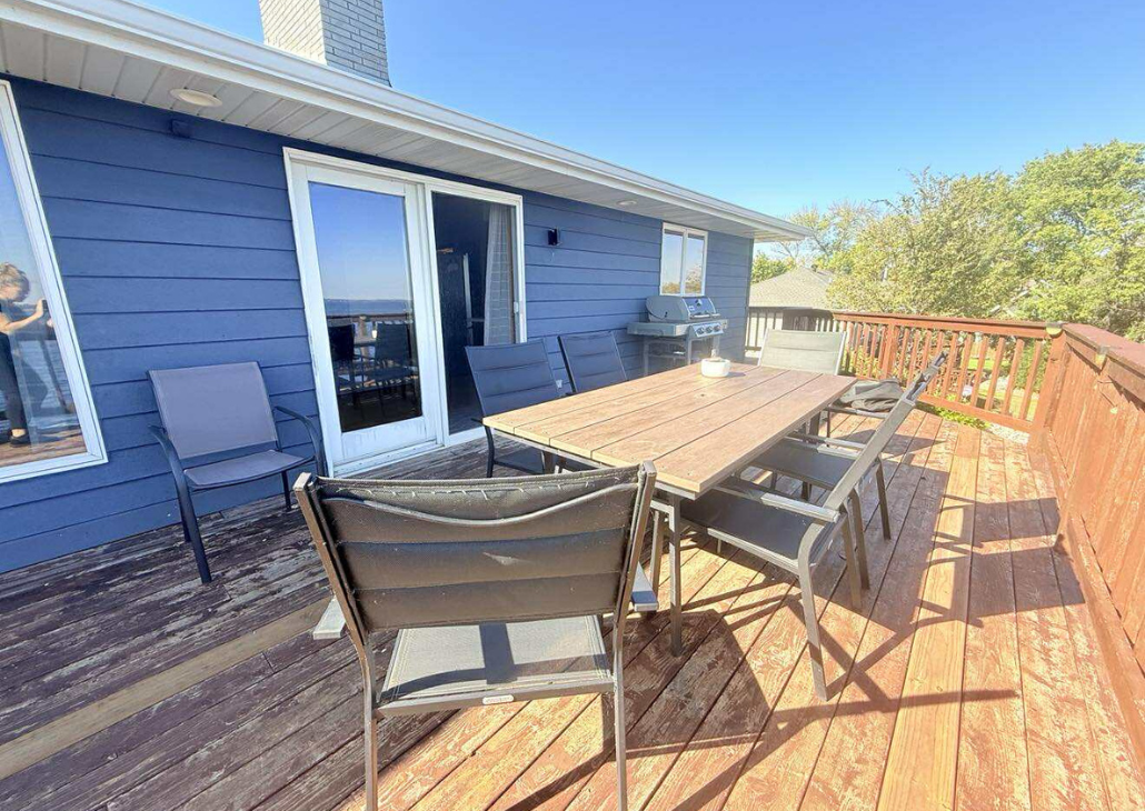 Outdoor table that seats 7.