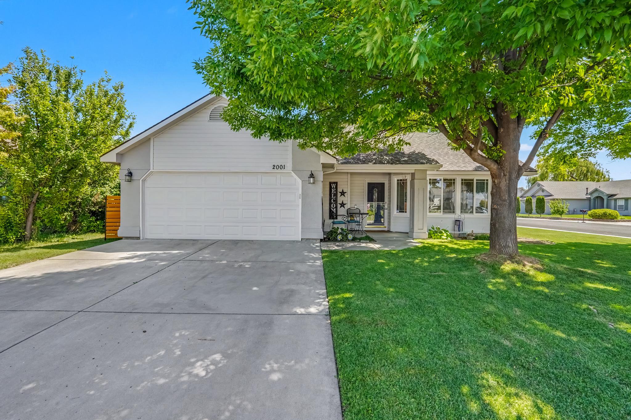 This beautiful single-level home features 3 BD,2 BA, making it the perfect place for families and friends to gather. With a spacious layout and comfortable living areas, you'll have everything you need to relax, unwind, and enjoy quality time together.