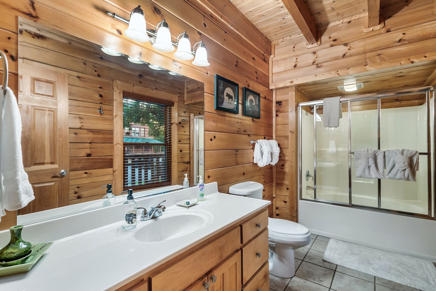 Main Level Bathroom in King Suite
