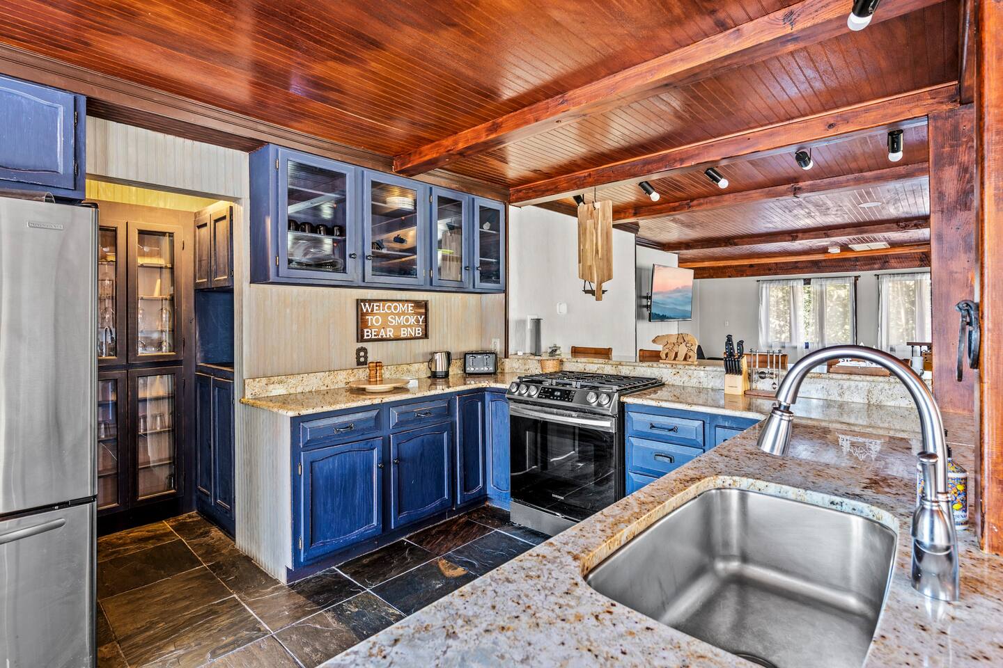 Fully stocked Kitchen!!!