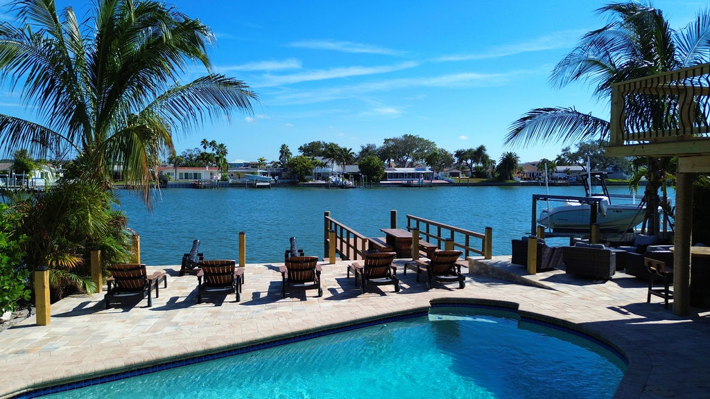 Sunset Stronghold – Lounge in comfort while gazing at the ocean, with twin cannons standing guard over the horizon. A perfect blend of seaside serenity and swashbuckling spirit.