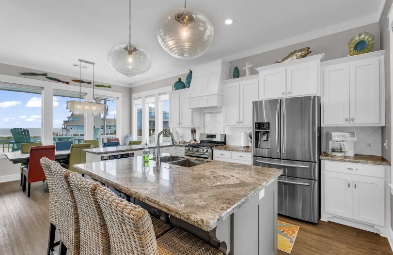 9e0d30628e6d4b4ba082e347ac4a7050 | Beachhouse | Texas | TX | Vacation Homes | Galveston | Crystal Beach | Kokomo | Breezy Days | Beachfront Elegance | Sunrise Serenity | Southern Sands Property Management, LLC