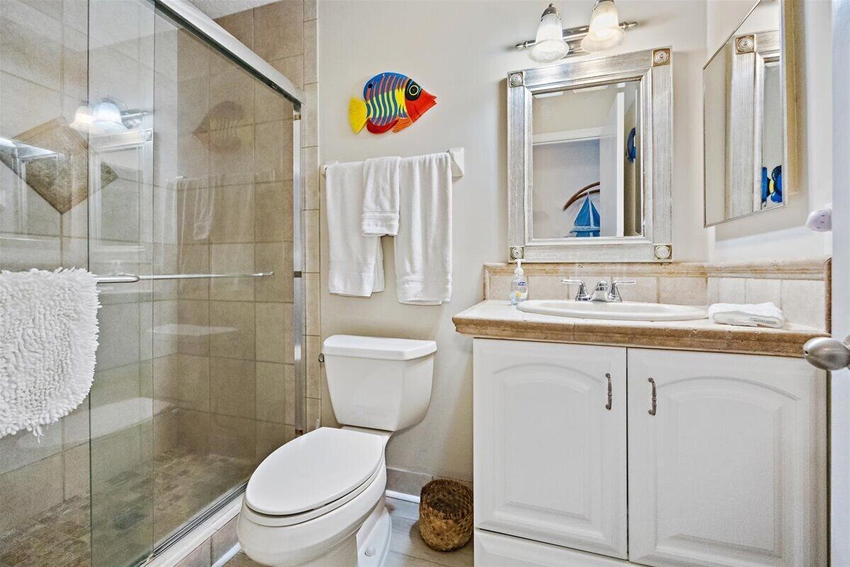 Hall bath for bunk room
