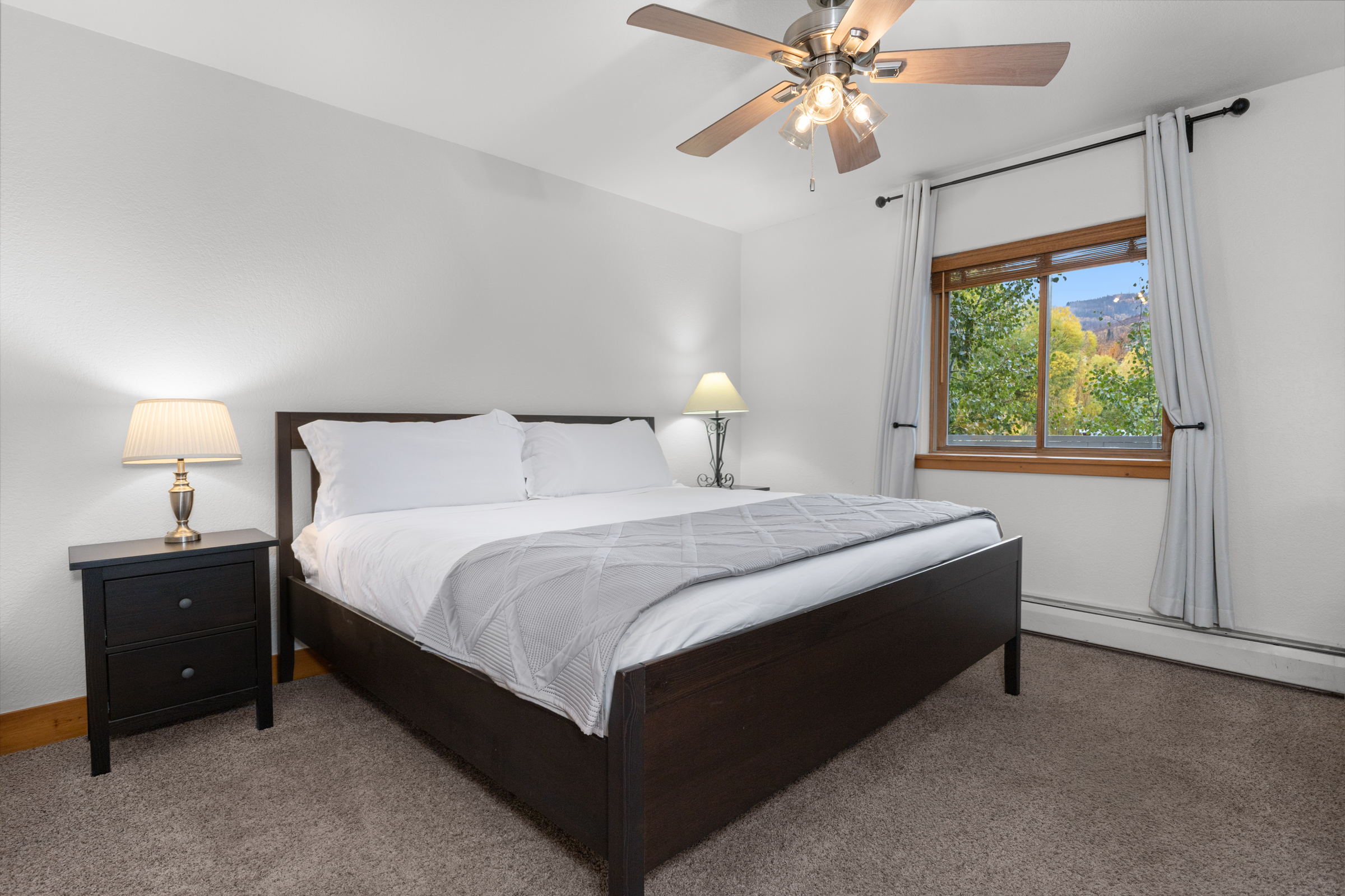 Bedroom 1 | King Bed