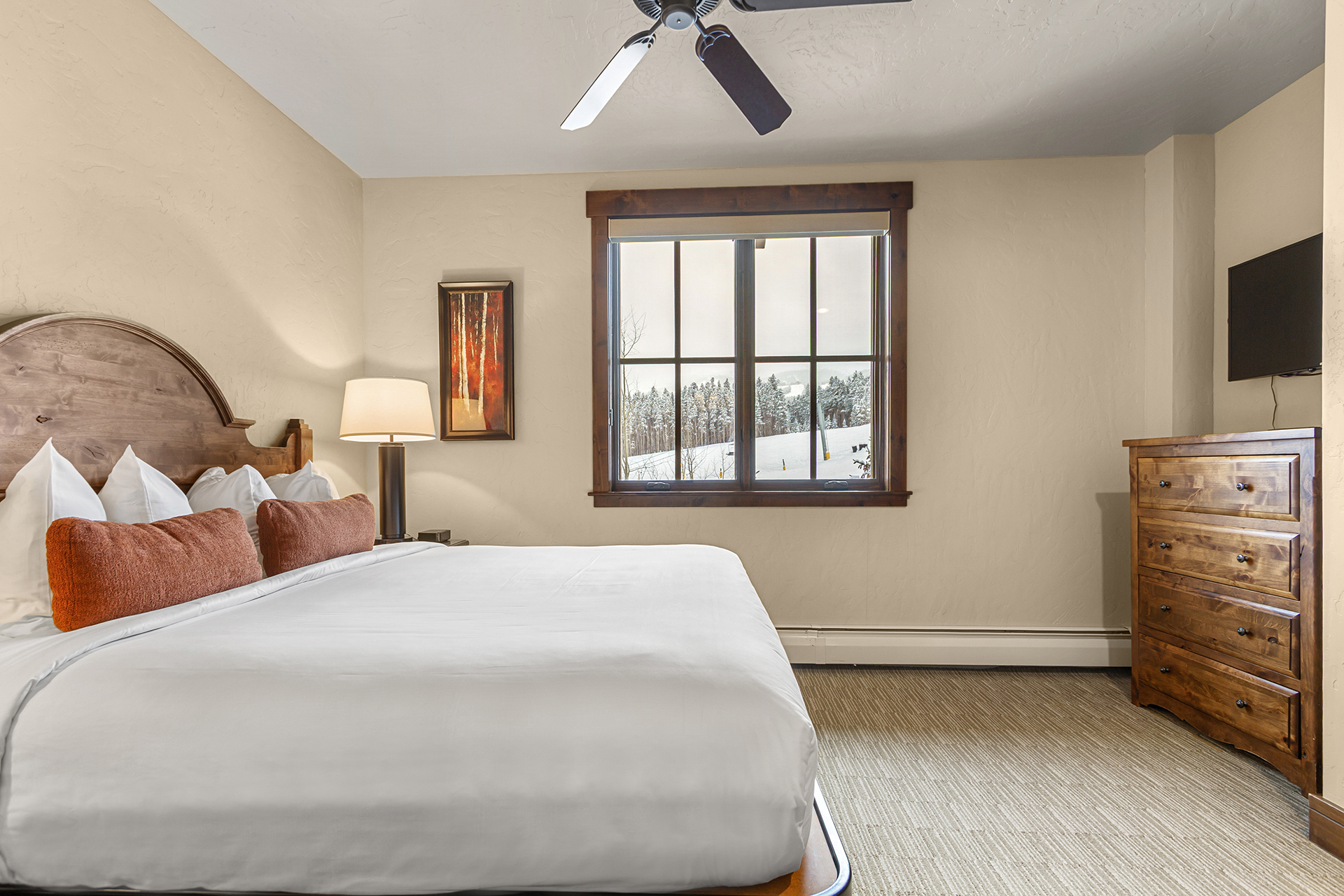 2nd bedroom - King bed