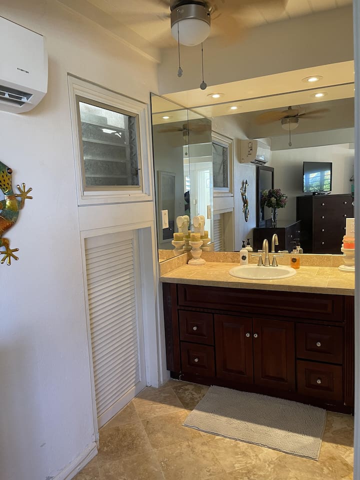 Bathroom (guest en-suite)