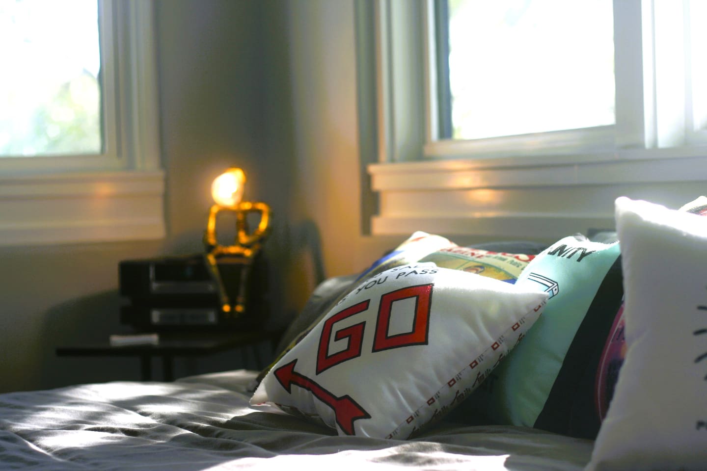 King bed with organic sheets, lots of pillows to choose from. 