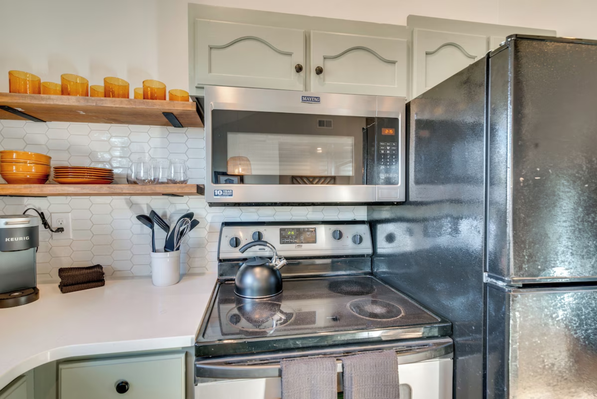 Full kitchen with all you need for meals and snacks