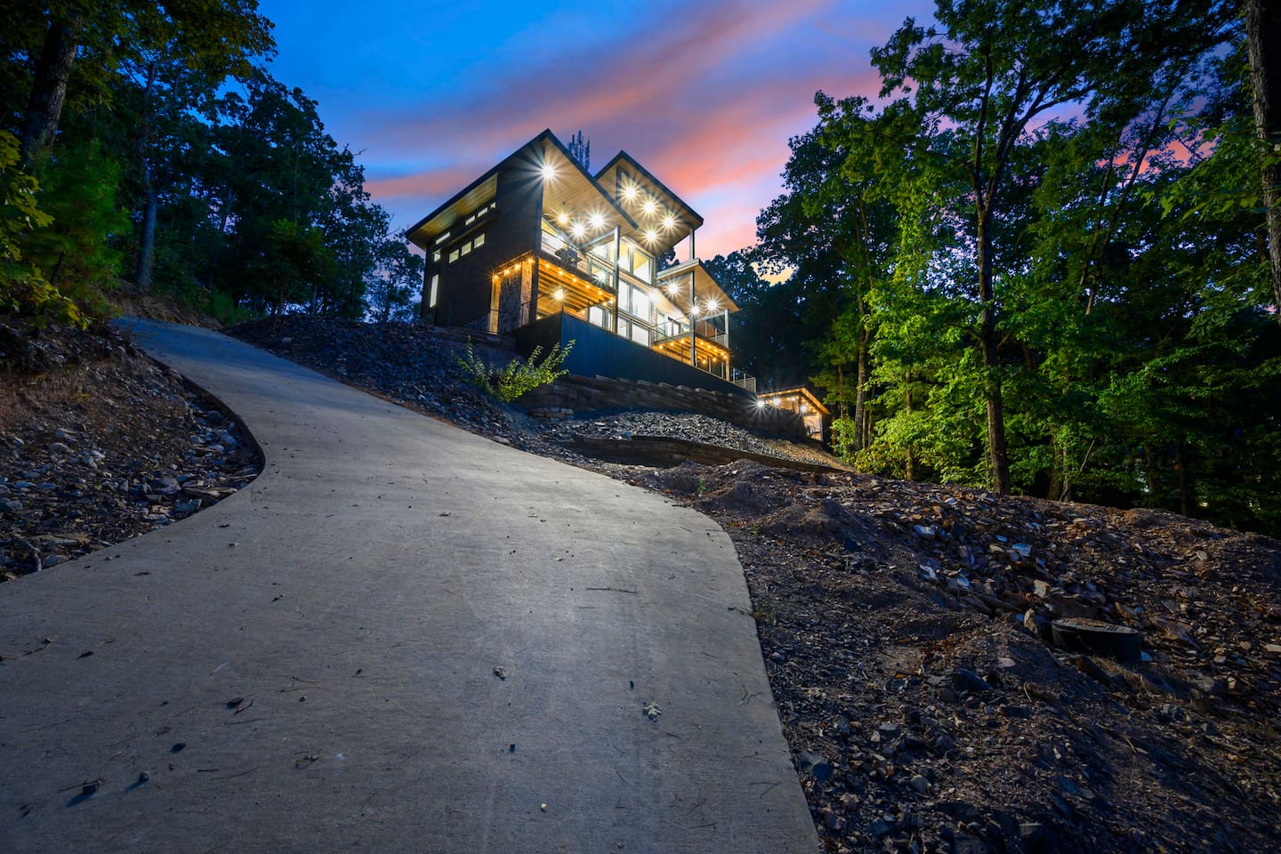 Steep mountain driveway leading to the cabin—4WD/AWD is strongly recommended, especially during rain or winter weather.