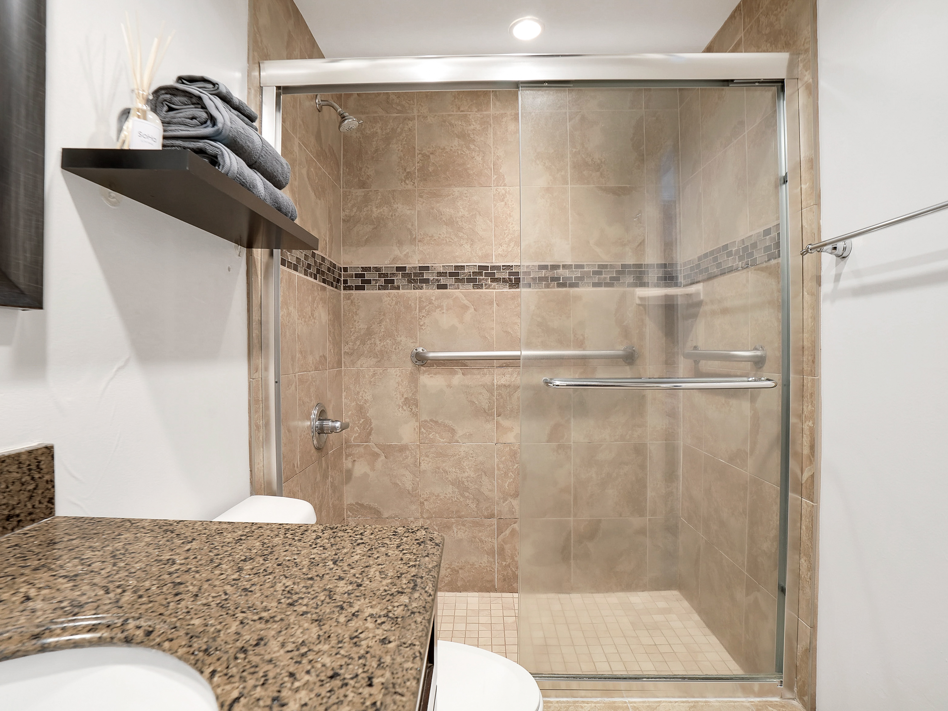 Second bathroom, also with a nice spacious walk-in shower