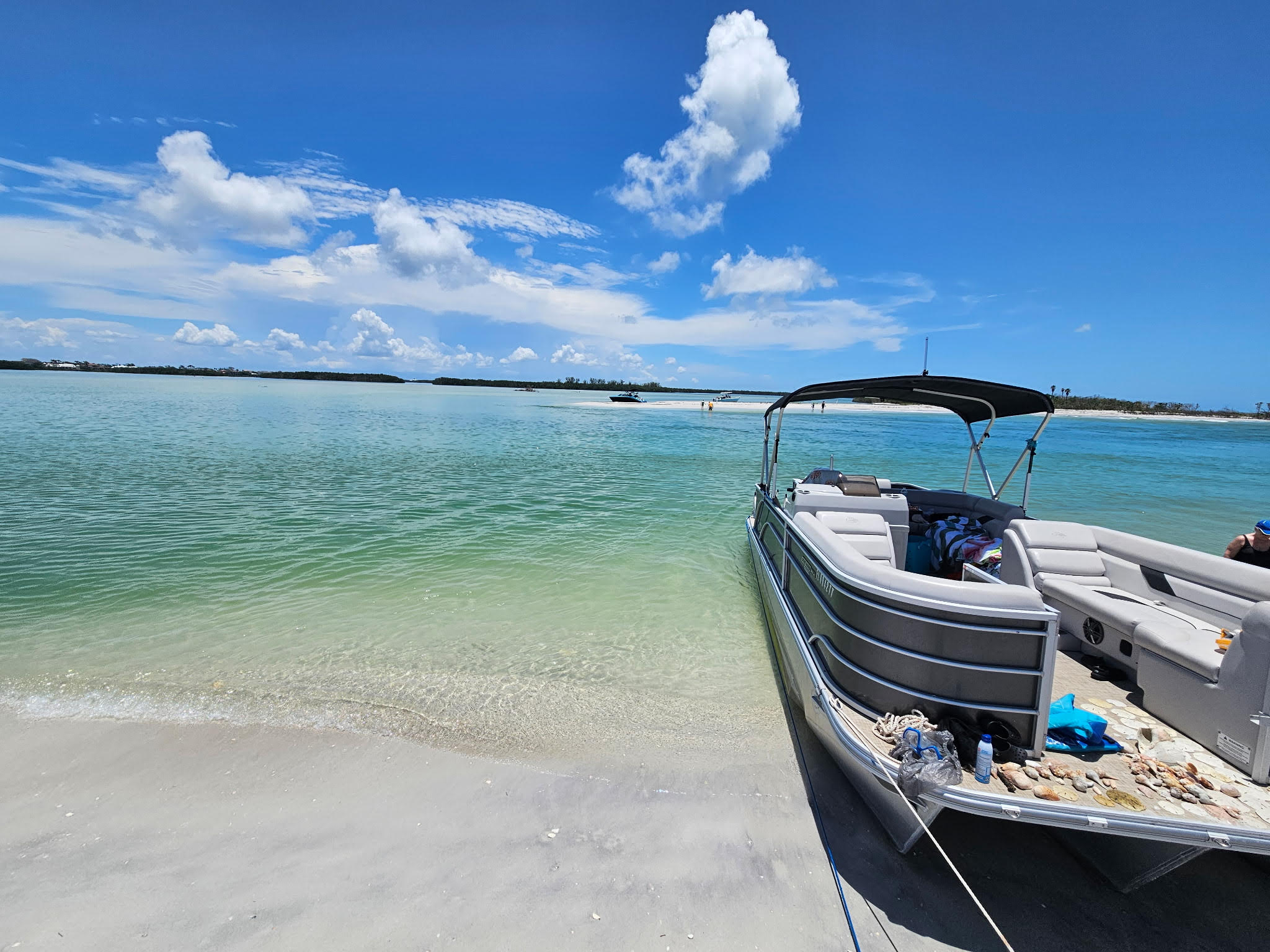 Enjoy this option Tri-toon Boat (Additional Fee)