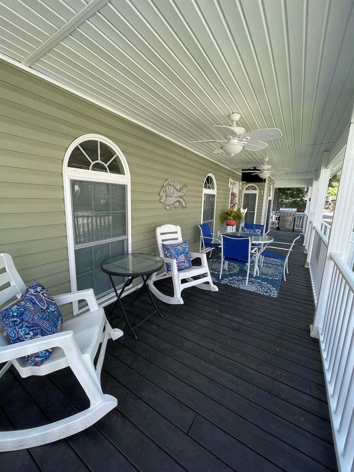 Spacious Covered Porch!