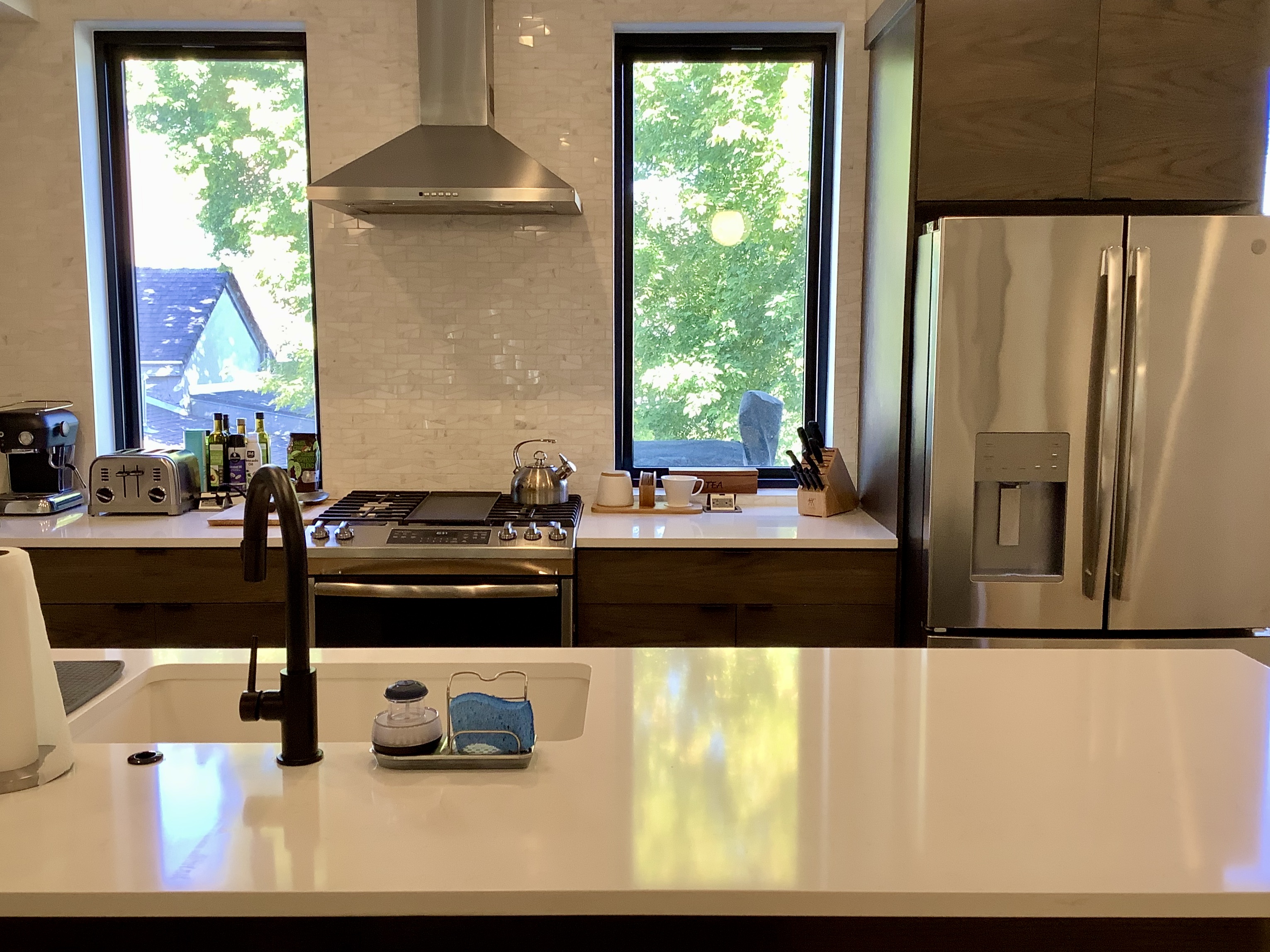 Fab Mabel - Modern, Clean with Central Location! 2