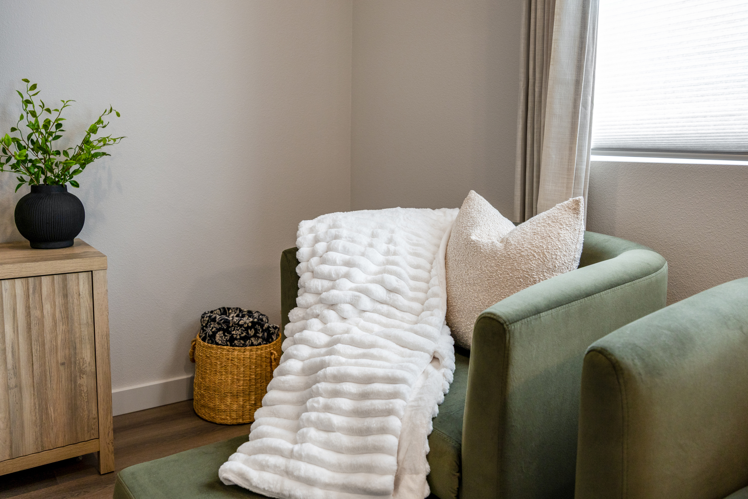 Soft and cozy throw blankets and pillows