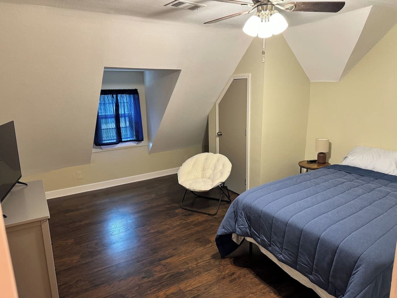 Upstairs Bedroom #2