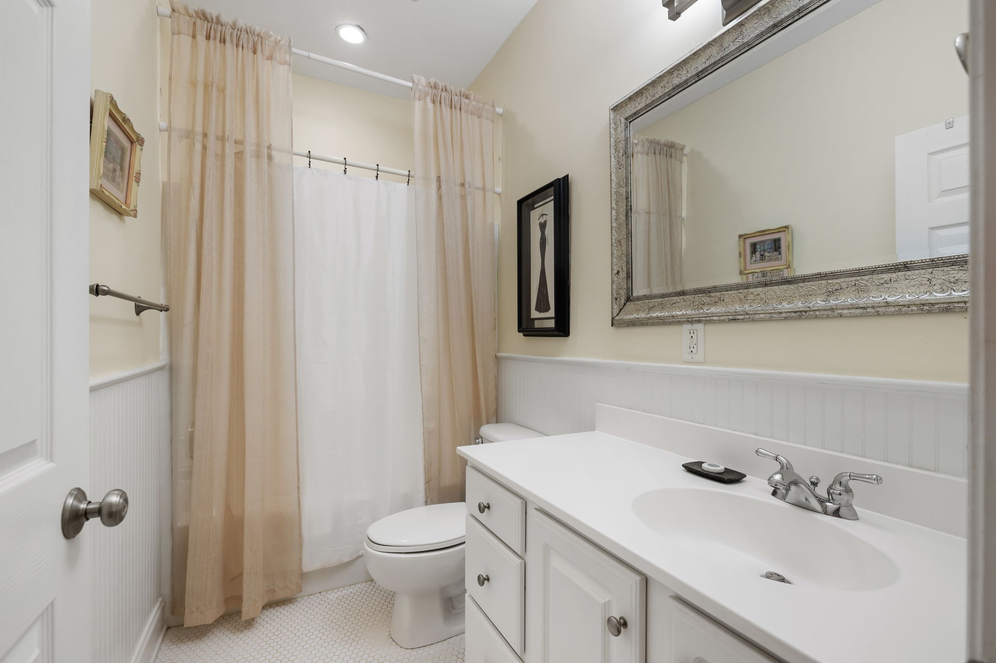 Ensuite Bath for the #1 of 3 Queen Bedrooms