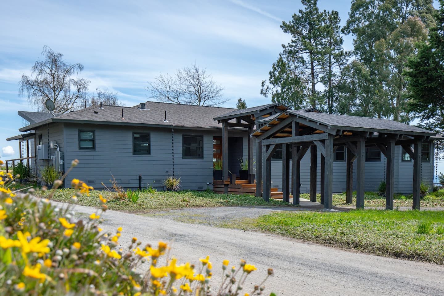 A glimpse of our inviting driveway and front area.