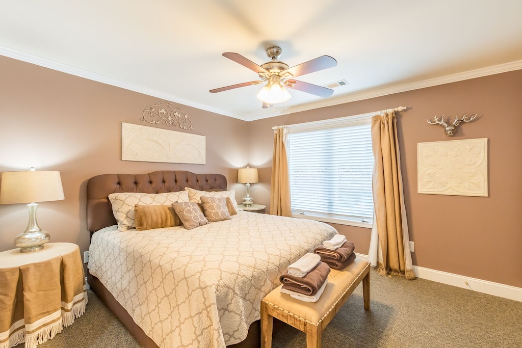 Upstairs guest king bedroom