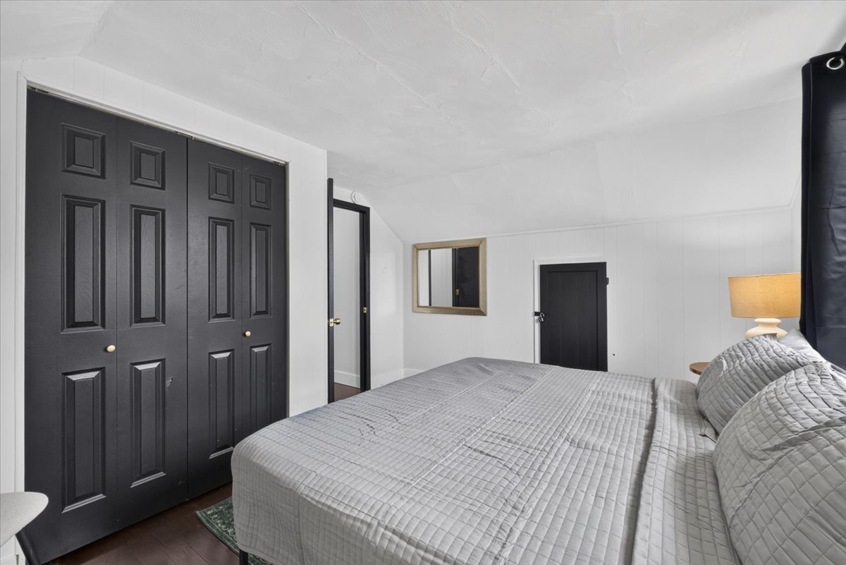 You’ll love the third bedroom! Here’s another perspective of the space.
