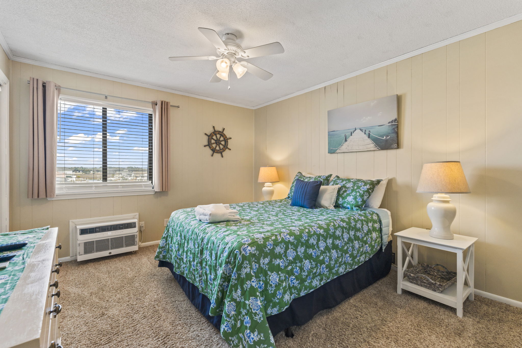 Master Bedroom with Queen Bed, beautiful views, a Smart TV and Ensuite Bathroom