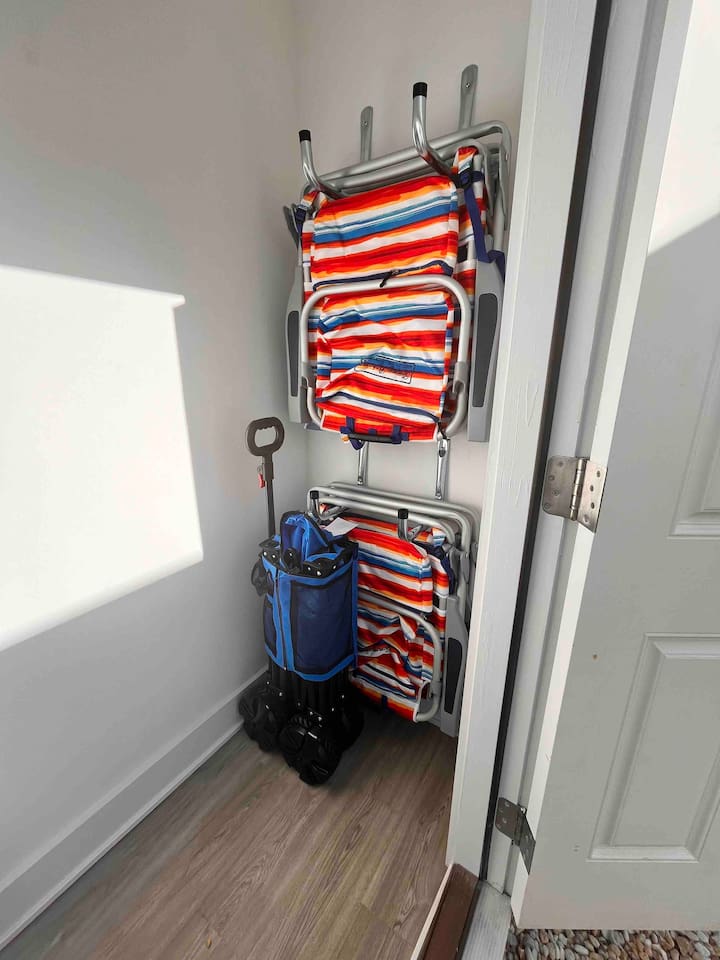 4 Tommy Bahama beach chairs and wagon for your use . Plenty of outside storage for beach items. 