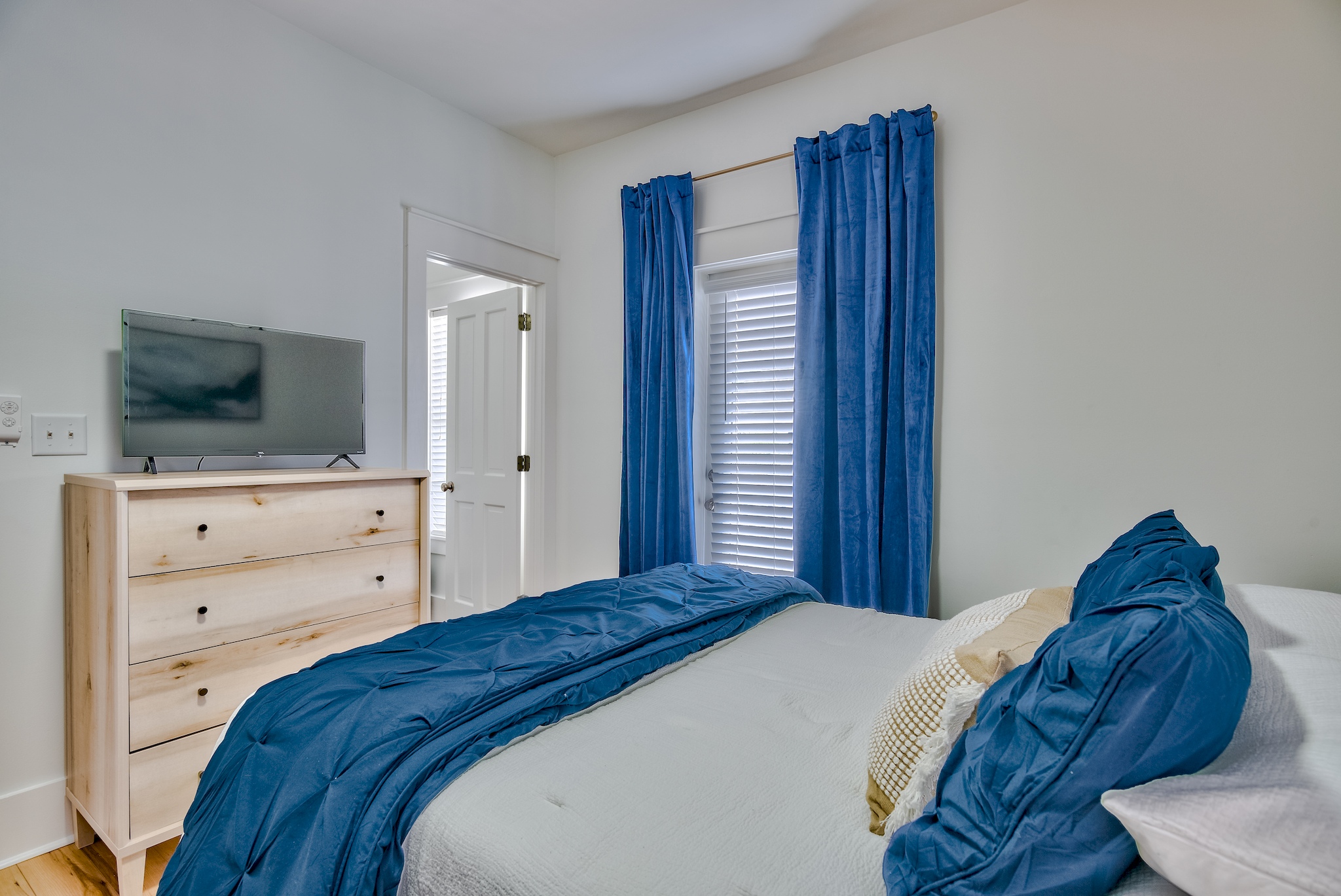 Second bedroom with separate bed