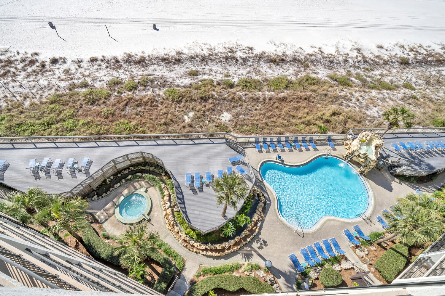 View down from balcony of Tower 2 pool and hot tub