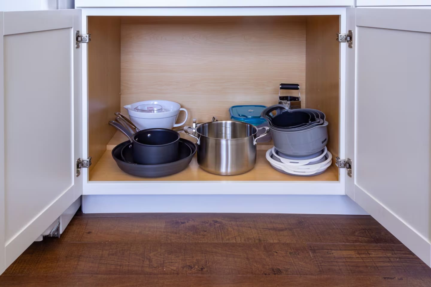 Everything you need to cook a full meal is already here, right down to the cookware.
