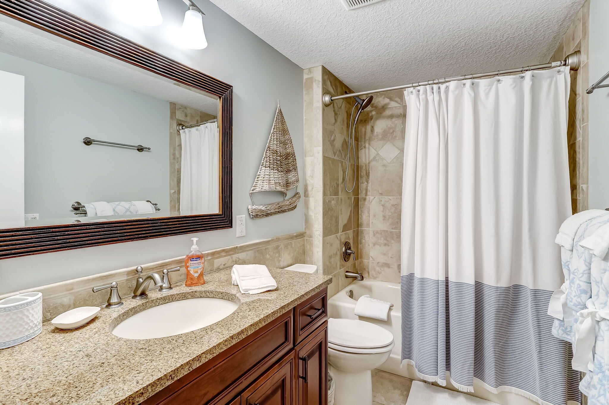 Guest Bath-Tub/Shower combo