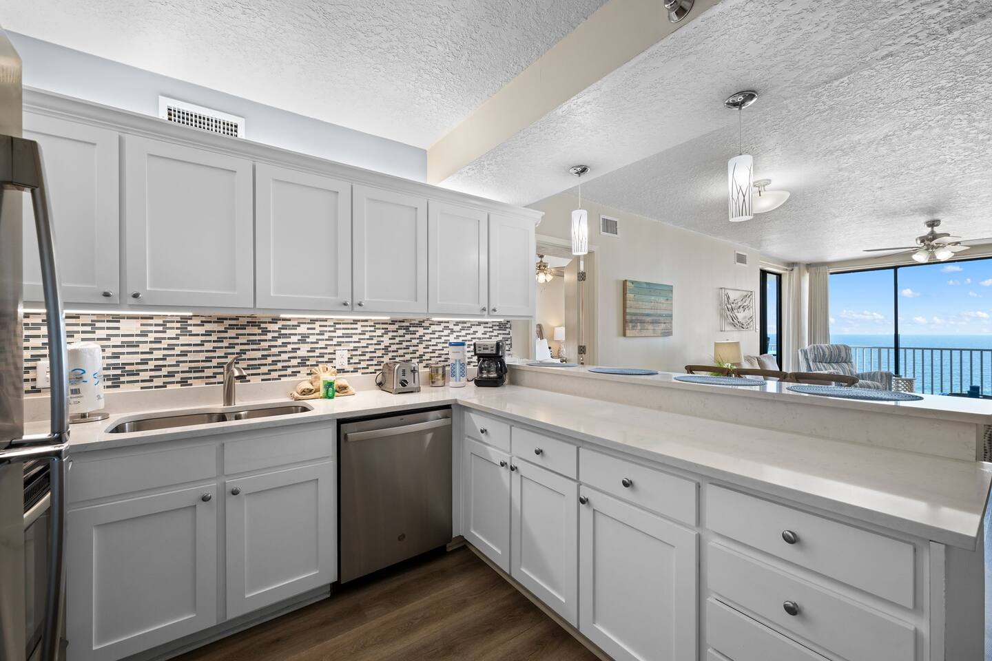 Fully stocked kitchen great for the cooks!