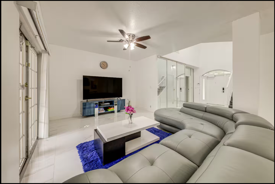 Living Room | 1st Floor | Smart TV | Central Heating & A/C | Free WiFi