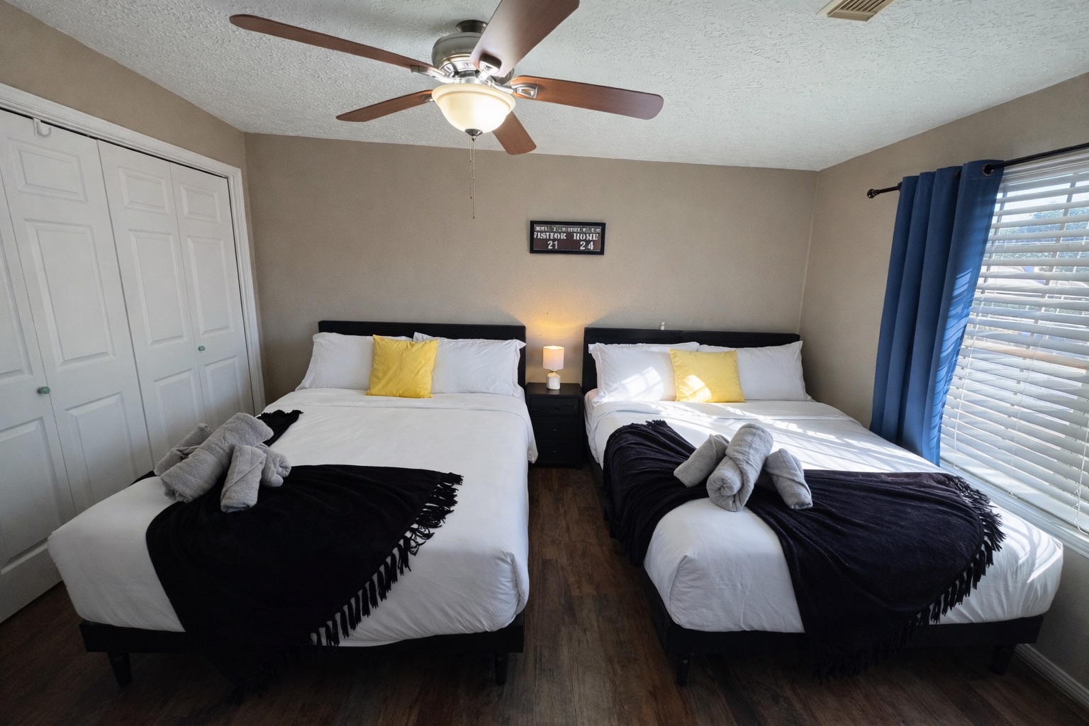 Designed for group comfort, this bedroom offers two plush Queen beds and a Twin bed — perfect for families, sports teams, or weekend getaways.