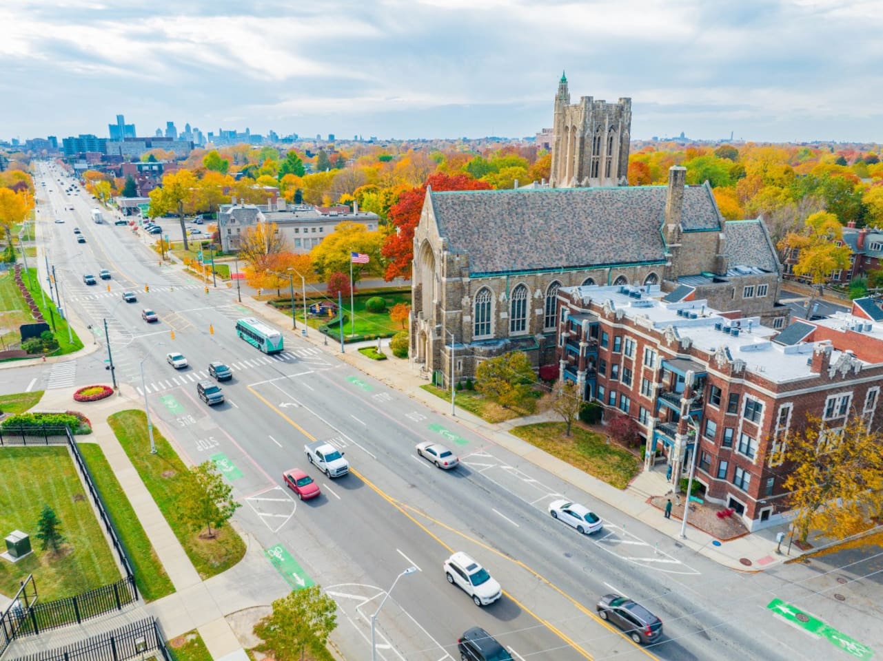The neighborhood is terrific and fun to walk through, with Indian Village on one side and the Detroit River on the other, and close to downtown. Definitely a great place to stay. - Stefan, 5 Star Review